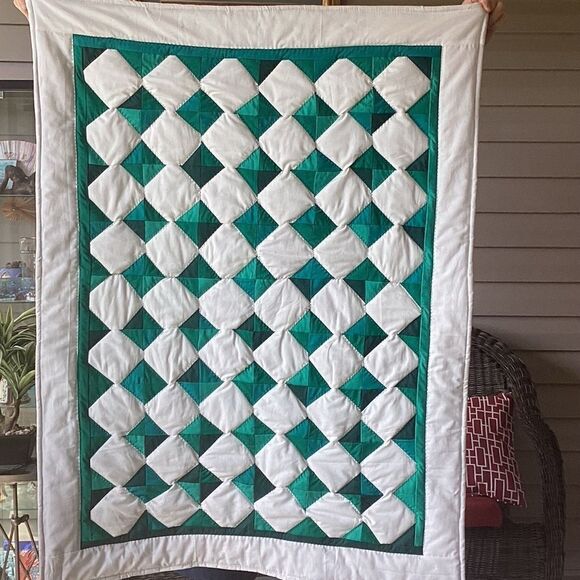 NWT Hand Crafted Colors of Green Quilt - Picture 1 of 12